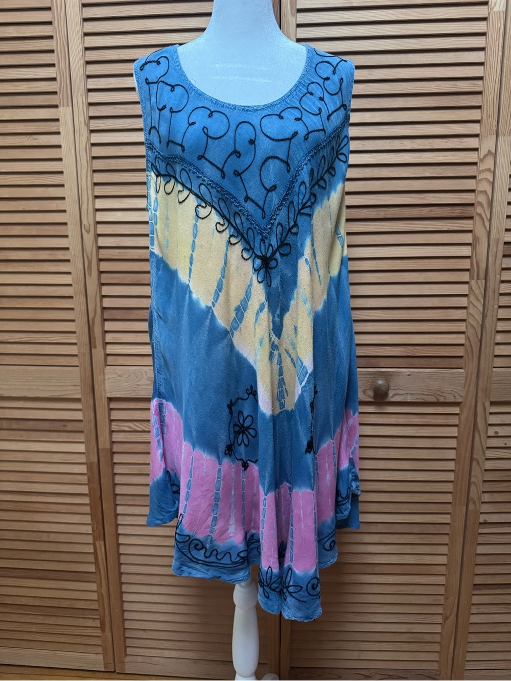 Seven Islands Tie Dye Embroidered Boho Tunic Dress Size Medium Handkerchief Hem